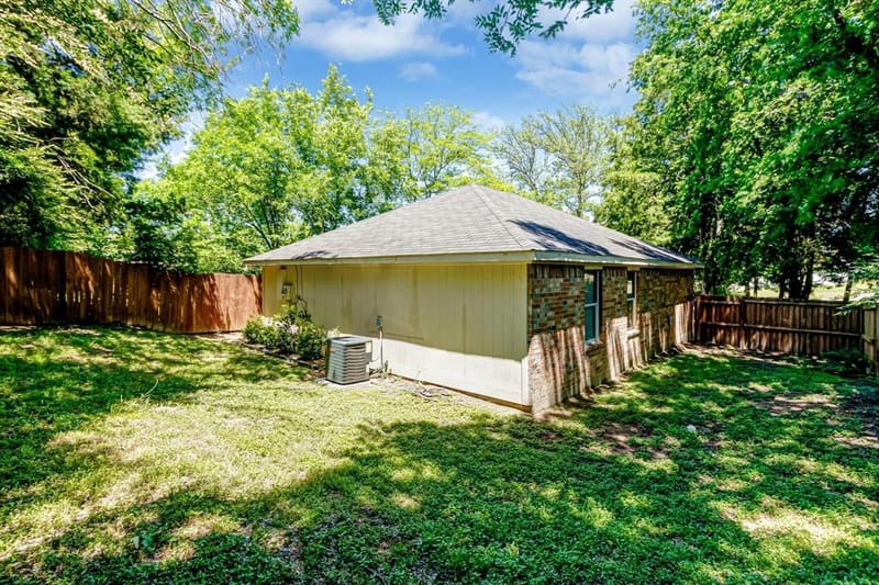 6433 Leana Avenue, Dallas TX 75241 - Photo 17
