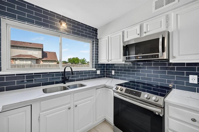 4301 Hudson Avenue, Grand Prairie TX 75052 - Photo 7