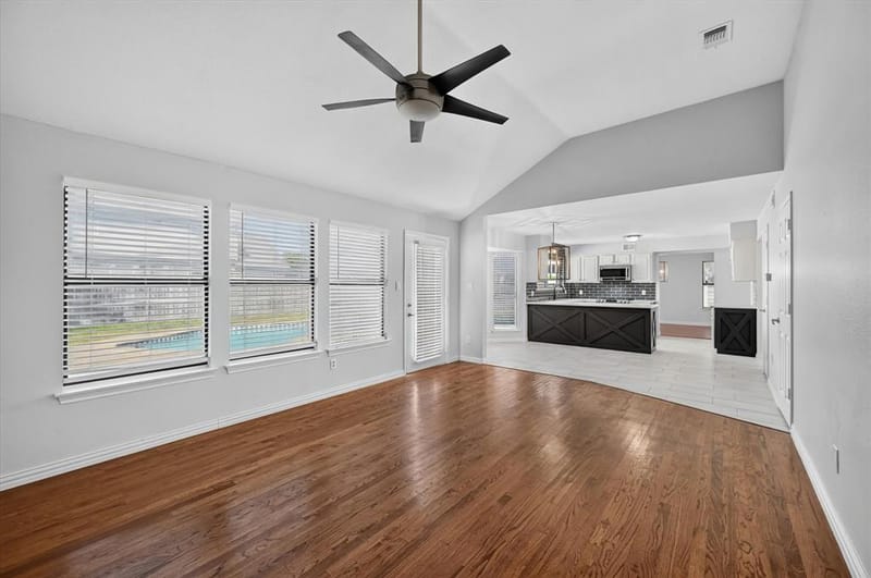 4301 Hudson Avenue, Grand Prairie TX 75052 - Photo 4