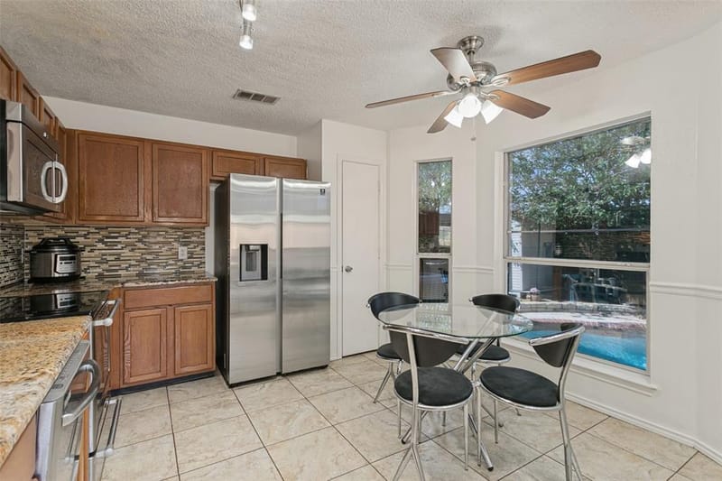 1411 Chinaberry Drive, Lewisville TX 75077 - Photo 7