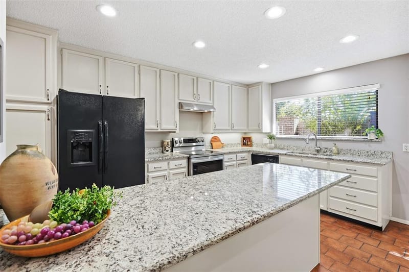 508 Fountainwood Drive, Arlington TX 76012 - Photo 7