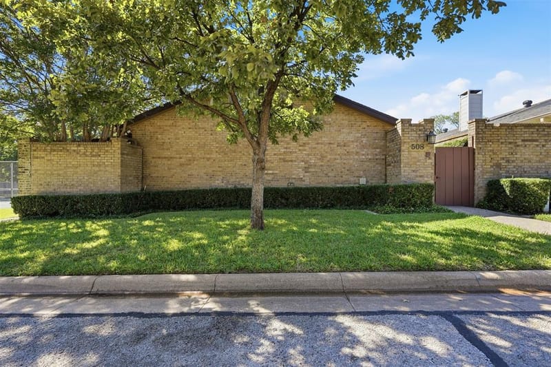 508 Fountainwood Drive, Arlington TX 76012 - Photo 3