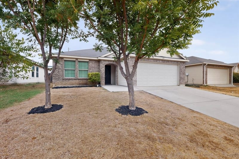 2939 Saint Bernard Drive, Dallas TX 75233 - Photo 2