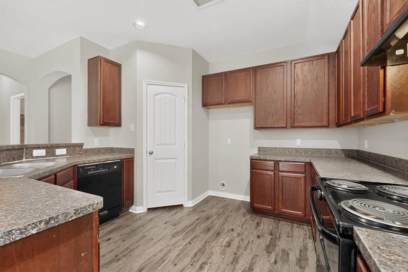 2939 Saint Bernard Drive, Dallas TX 75233 - Photo 12