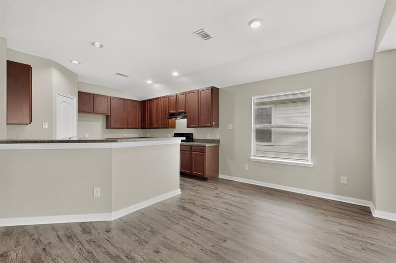 2939 Saint Bernard Drive, Dallas TX 75233 - Photo 11