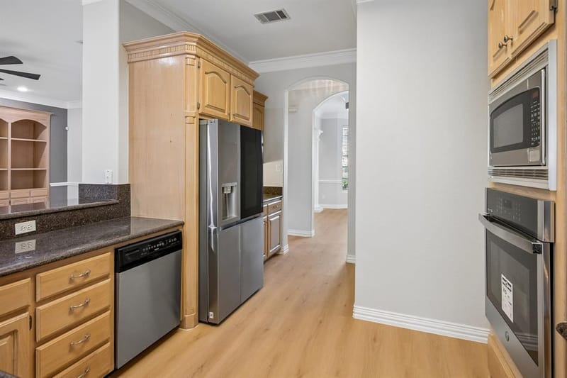 3848 W Pioneer Drive, Irving TX 75061 - Photo 11
