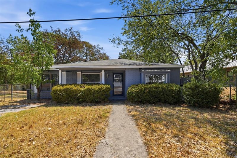 305 MILLER Street, Bowie TX 76230