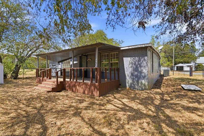 305 MILLER Street, Bowie TX 76230 - Photo 31