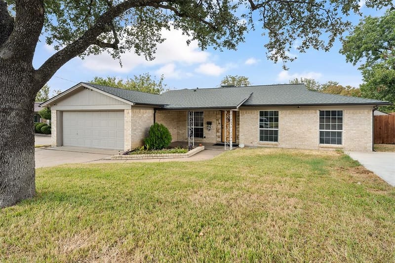 2100 Rockmoor Drive, Edgecliff Village TX 76134
