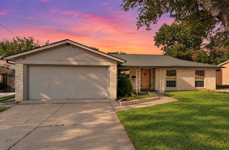 2100 Rockmoor Drive, Edgecliff Village TX 76134 - Photo 33