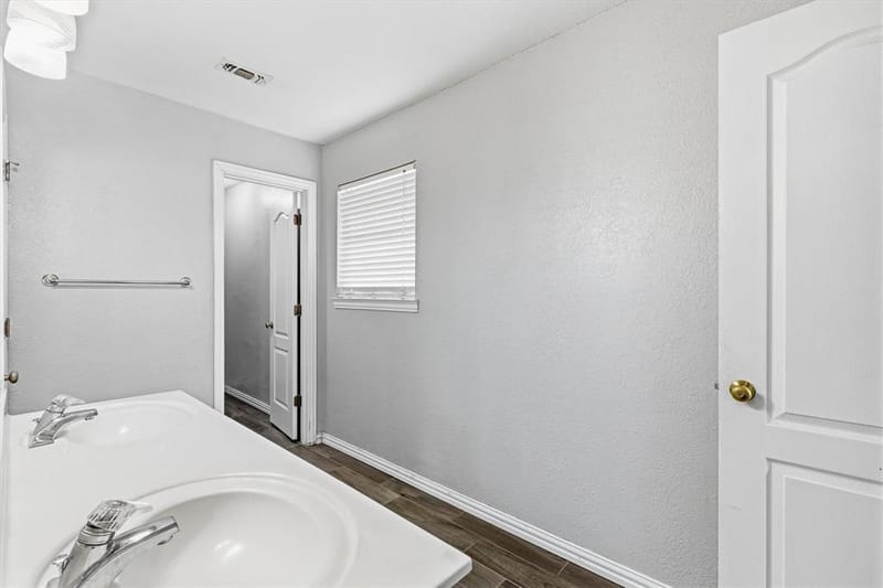 800 Crest Ridge Drive, Irving TX 75061 - Photo 20