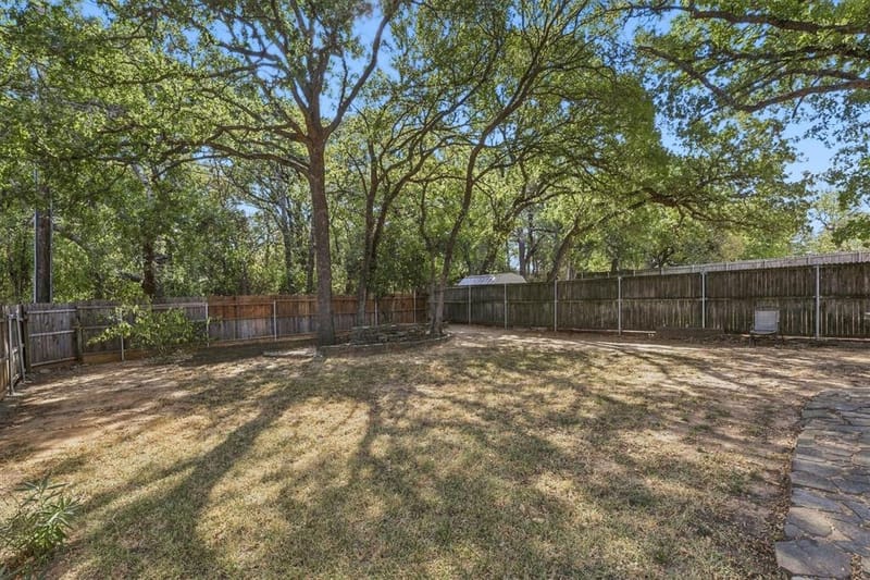 800 Crest Ridge Drive, Irving TX 75061 - Photo 35