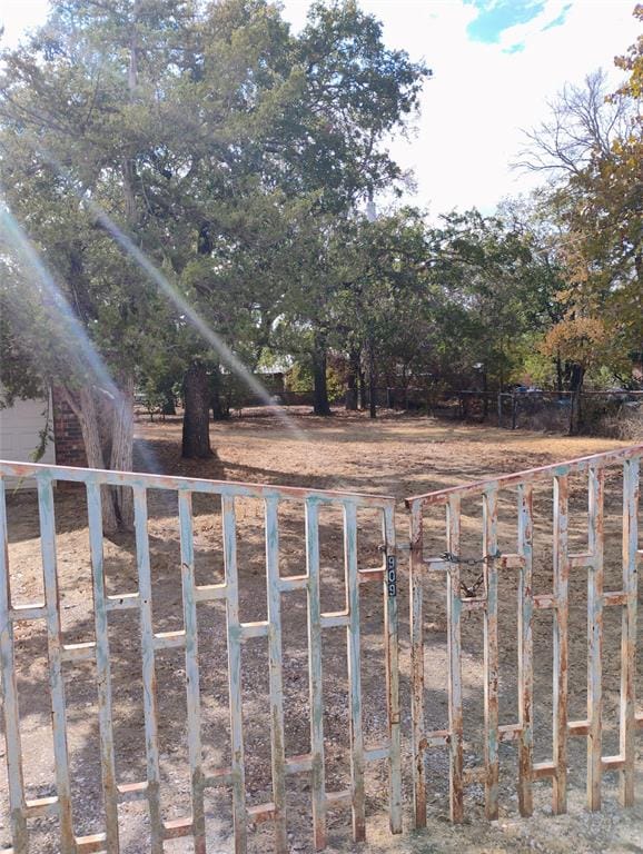 909 Live Oak Street, Lake Bridgeport TX 76426 - Photo 3