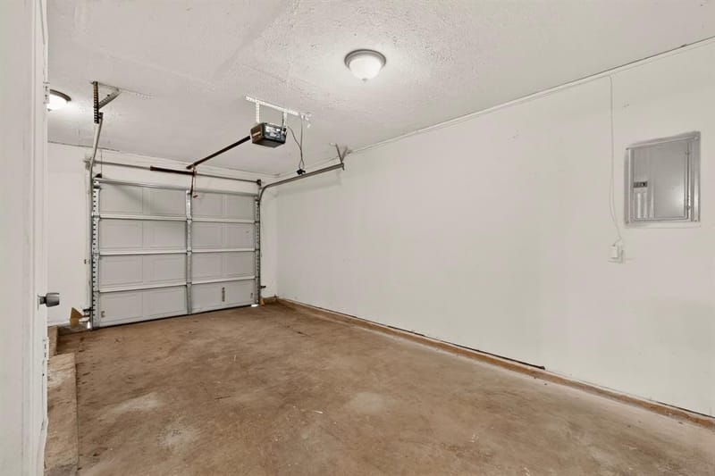 9839 Glengreen Drive, Dallas TX 75217 - Photo 36