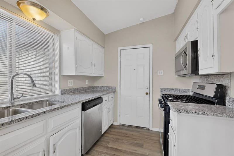 9839 Glengreen Drive, Dallas TX 75217 - Photo 14