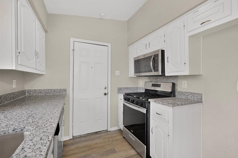 9839 Glengreen Drive, Dallas TX 75217 - Photo 15