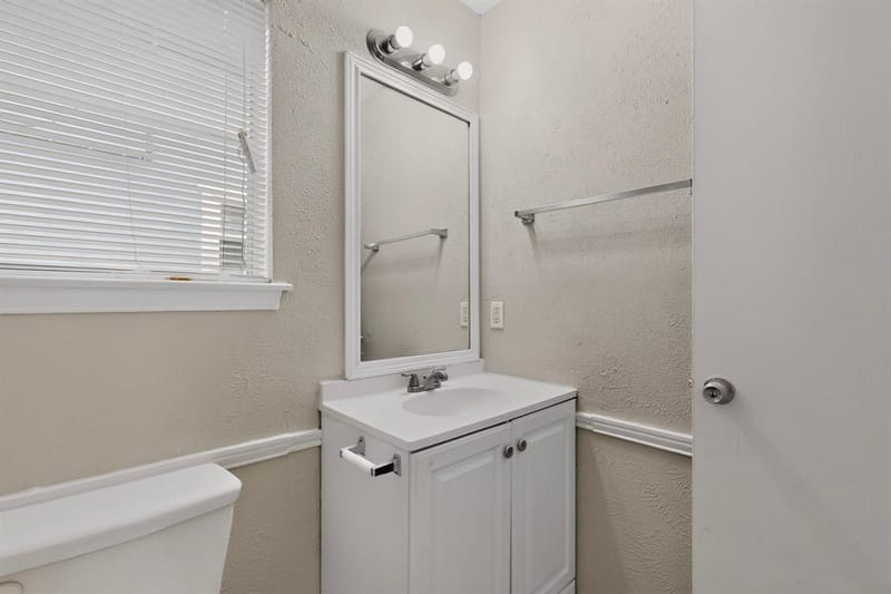 9839 Glengreen Drive, Dallas TX 75217 - Photo 19