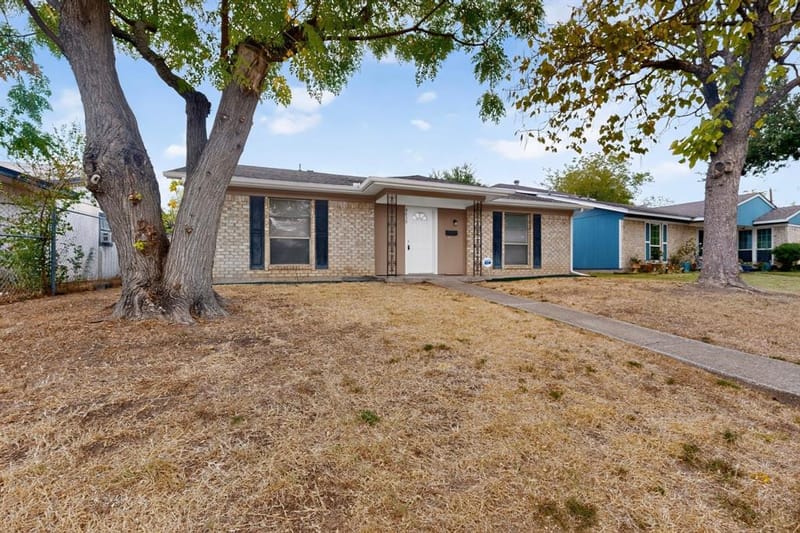 9839 Glengreen Drive, Dallas TX 75217 - Photo 4