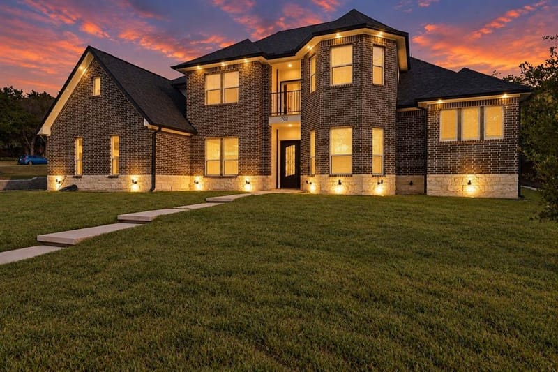 702 Linkcrest Drive, Duncanville TX 75137 - Photo 2