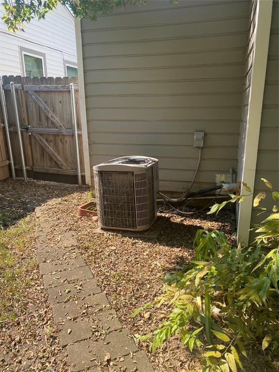 2746 Exeter Avenue, Dallas TX 75216 - Photo 10