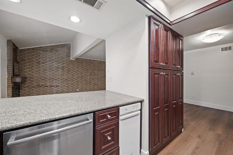 2706 Creek Wood Court, Carrollton TX 75006 - Photo 12