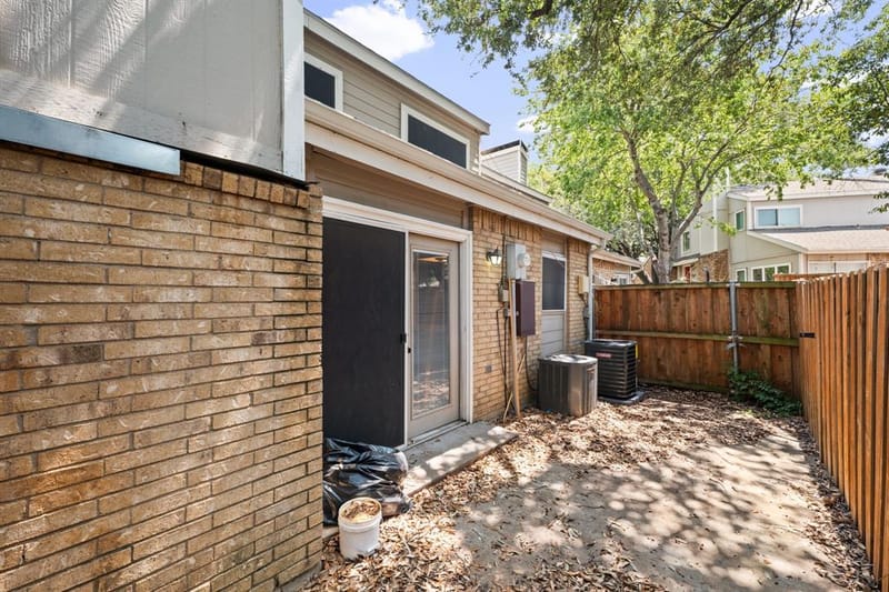 2706 Creek Wood Court, Carrollton TX 75006 - Photo 28