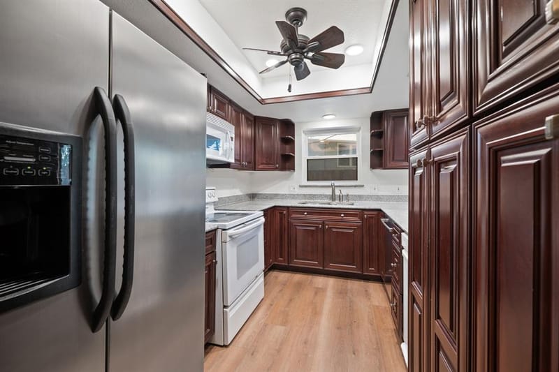 2706 Creek Wood Court, Carrollton TX 75006 - Photo 10