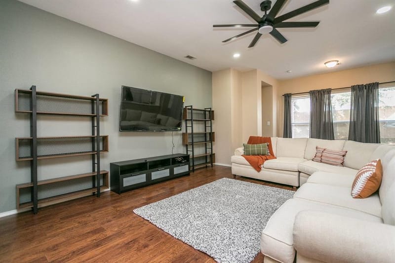 2615 Fox Creek Trail, Arlington TX 76017 - Photo 3