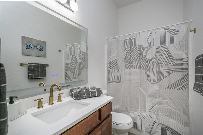 2615 Fox Creek Trail, Arlington TX 76017 - Photo 10