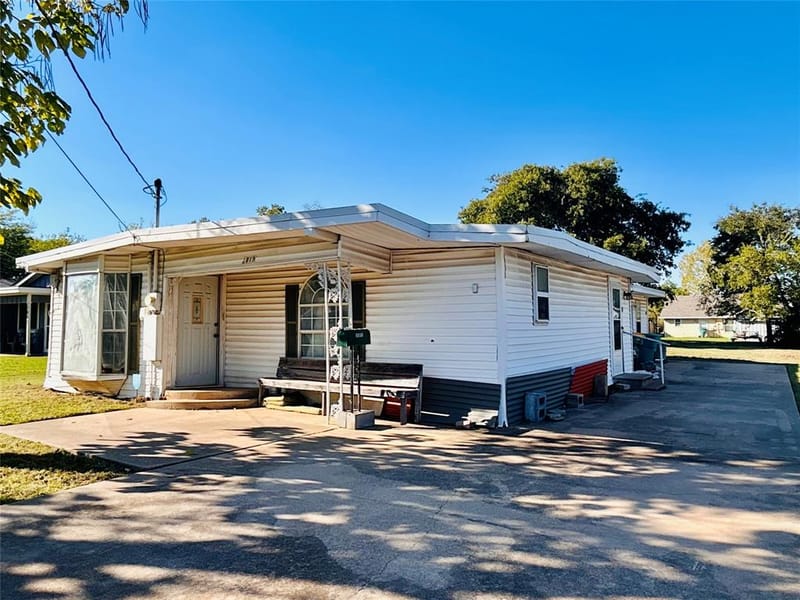 1819 E May Street, Sherman TX 75090 - Photo 2