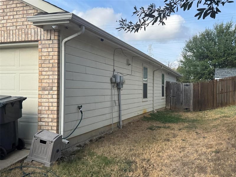 1879 Sea Gull Drive, Dallas TX 75051 - Photo 4