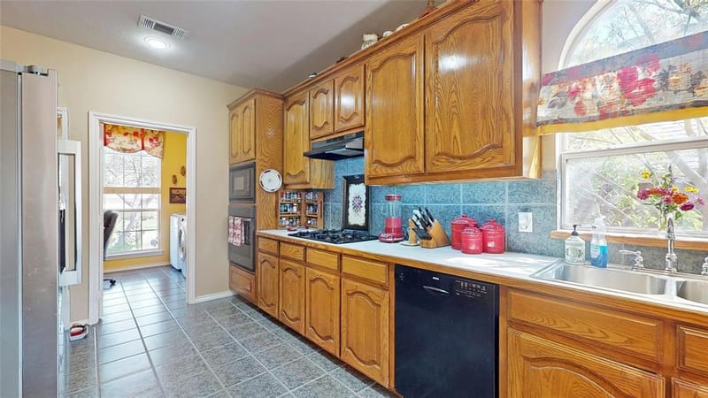 2316 Cherry Sage Drive, Arlington TX 76001 - Photo 8