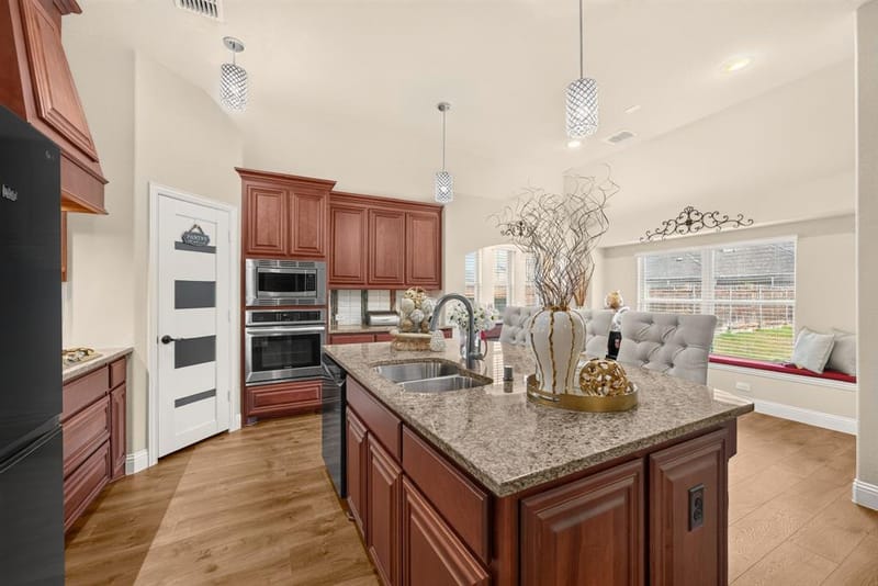 5011 Lake Park Drive, Mansfield TX 76063 - Photo 10