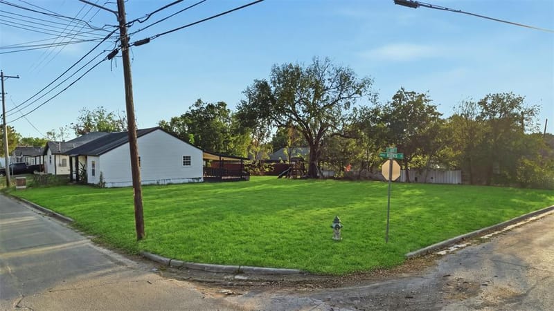 4302 Roberts Street, Greenville TX 75401 - Photo 26