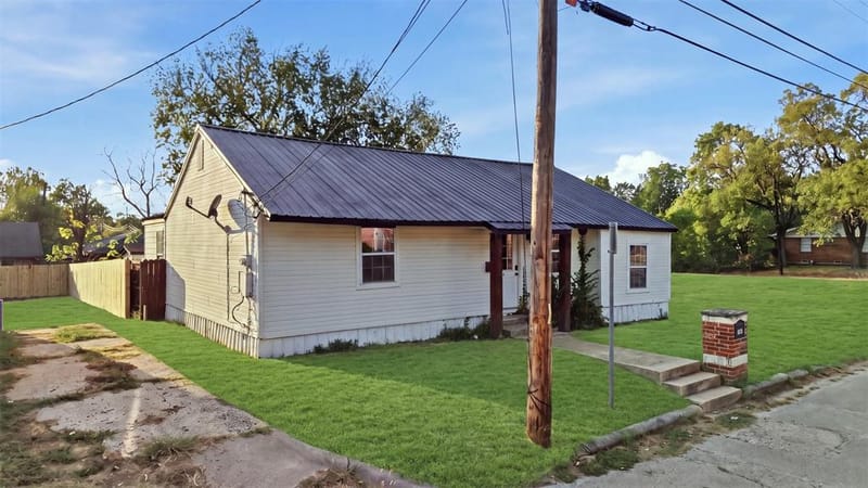 4302 Roberts Street, Greenville TX 75401 - Photo 24