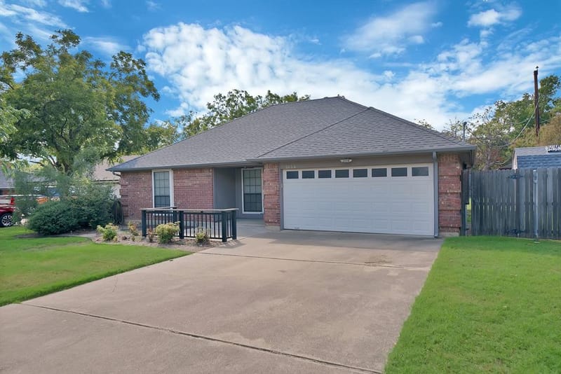 3130 Jewell Drive, Arlington TX 76016 - Photo 2