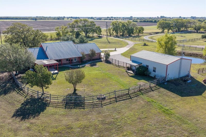 1233 Fm 901, Collinsville TX 76233
