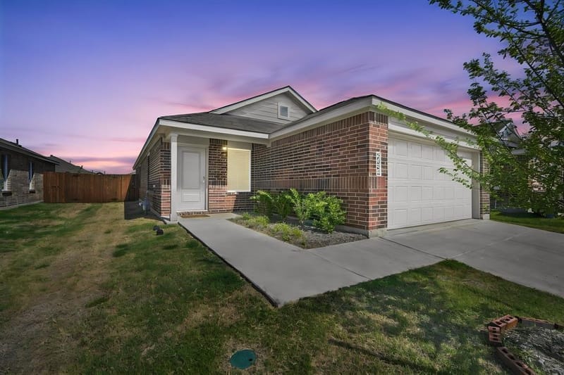 2052 Shady Oaks Drive, Ennis TX 75119 - Photo 3
