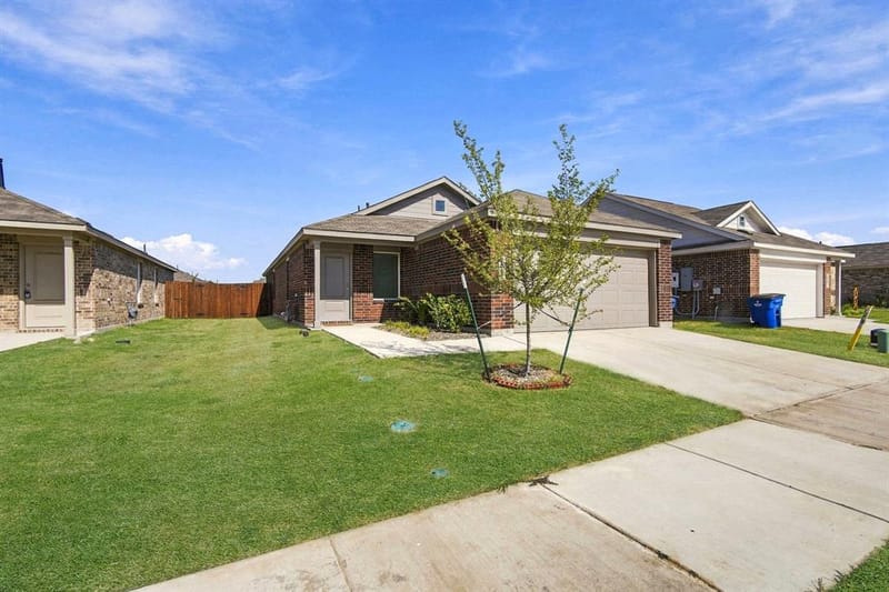 2052 Shady Oaks Drive, Ennis TX 75119