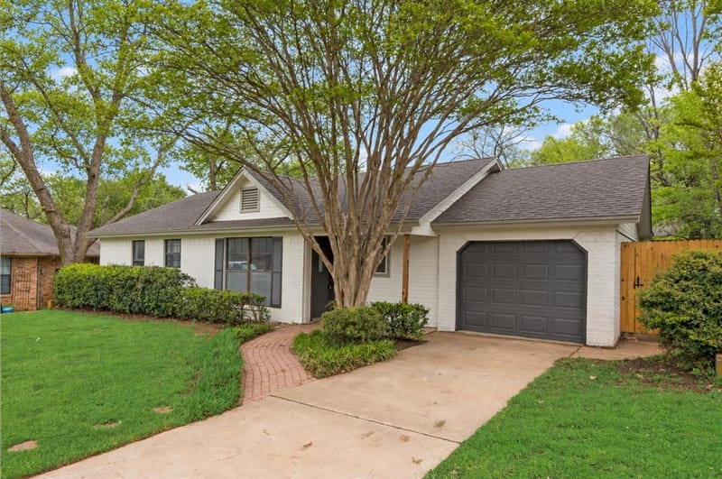 907 Melanie Lane, Keene TX 76059