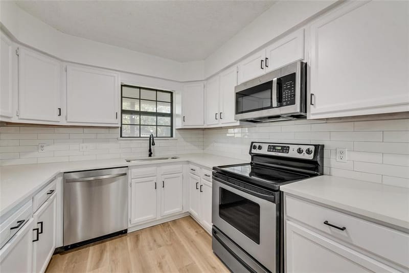 907 Melanie Lane, Keene TX 76059 - Photo 9