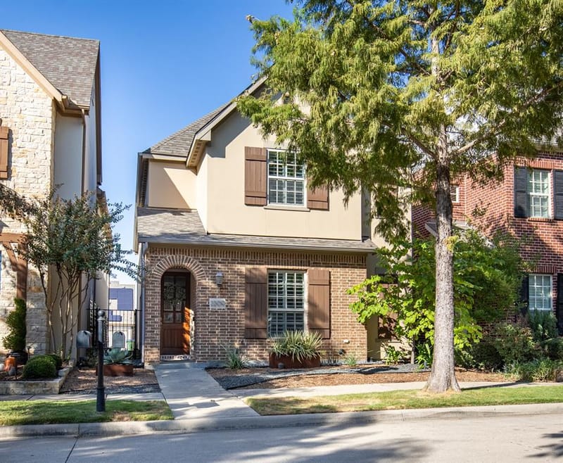 2209 Longwood Drive, Carrollton TX 75010 - Photo 2