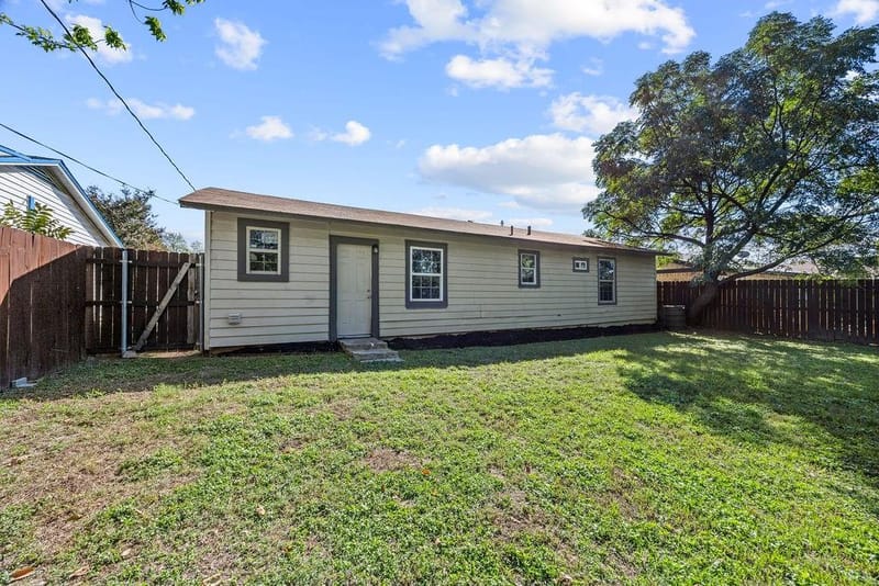 4808 S Hughes Avenue, Fort Worth TX 76119 - Photo 17