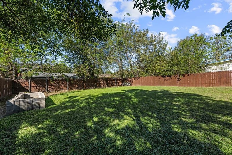4808 S Hughes Avenue, Fort Worth TX 76119 - Photo 20