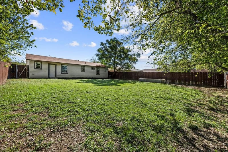 4808 S Hughes Avenue, Fort Worth TX 76119 - Photo 18
