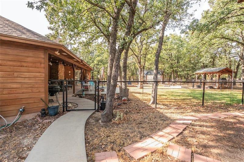 53 Country Club Court, Nocona TX 76255 - Photo 7