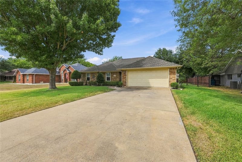 120 Country Drive, Waxahachie TX 75165 - Photo 3