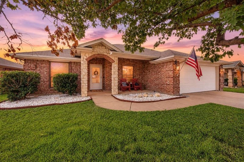 725 Big Willow Drive, Saginaw TX 76179
