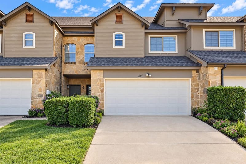 209 Wooded Glen Court, Arlington TX 76013