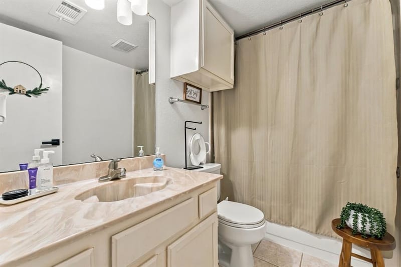 831 Valleybrooke Drive, Arlington TX 76001 - Photo 16
